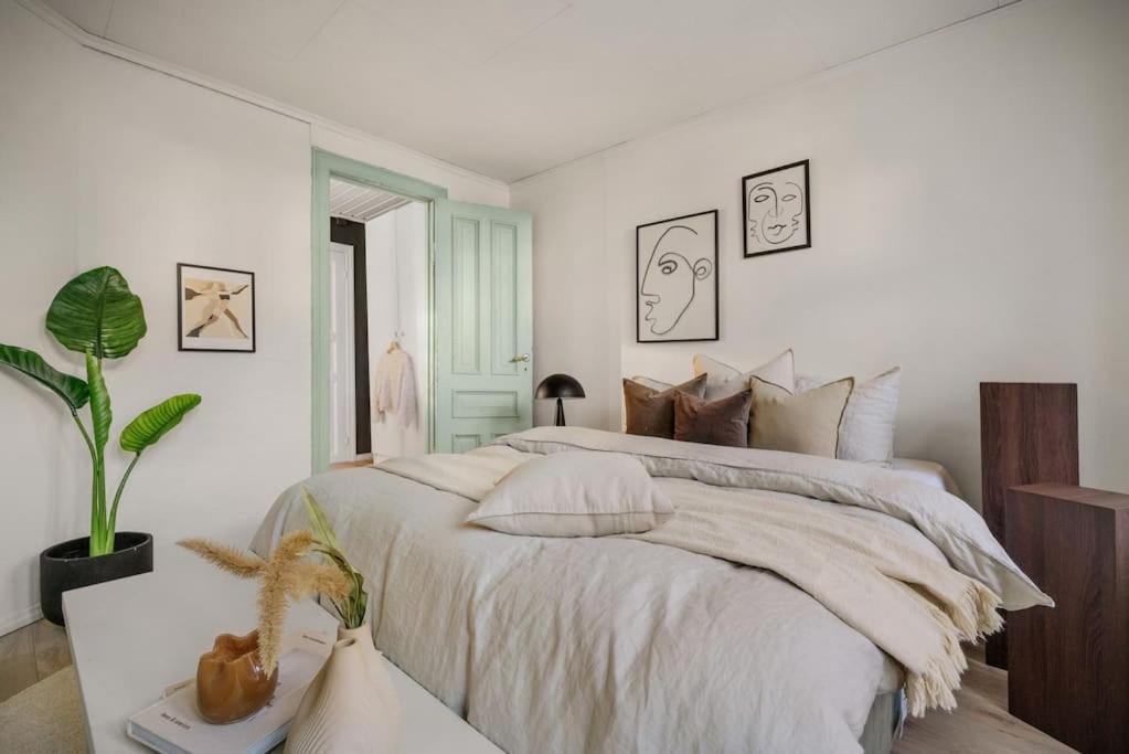 Central Apartment With Balcony, Self-Check In & Private Entrance Bergen Ngoại thất bức ảnh