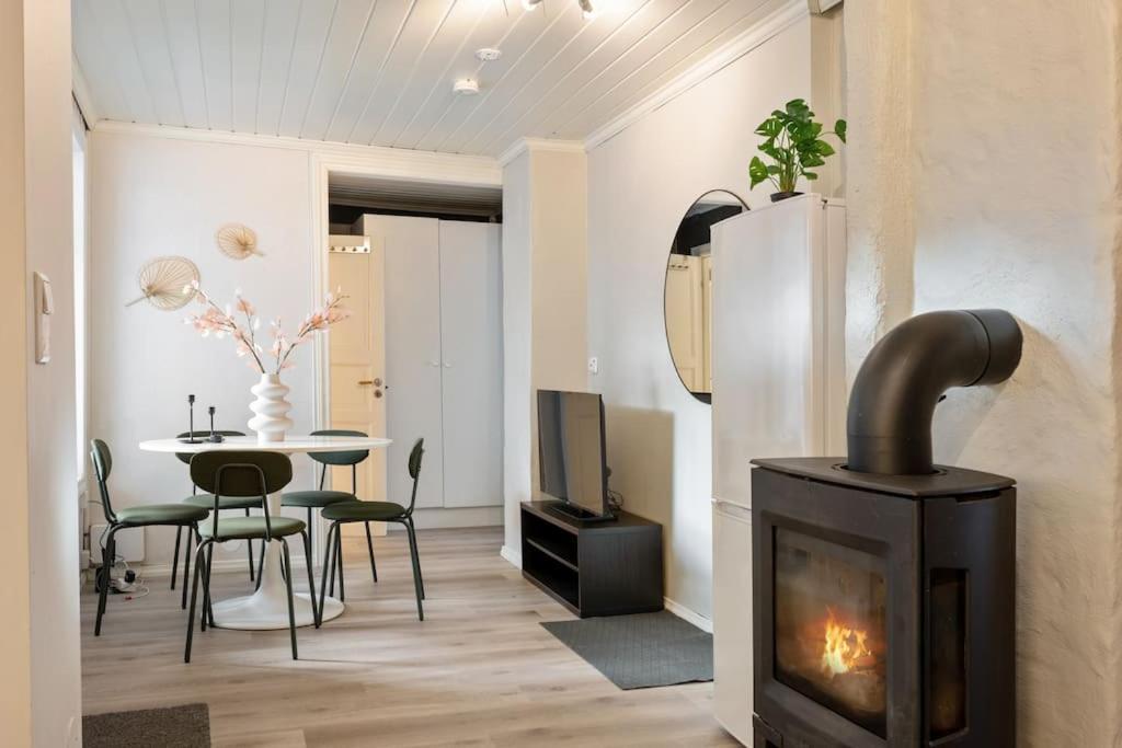 Central Apartment With Balcony, Self-Check In & Private Entrance Bergen Ngoại thất bức ảnh