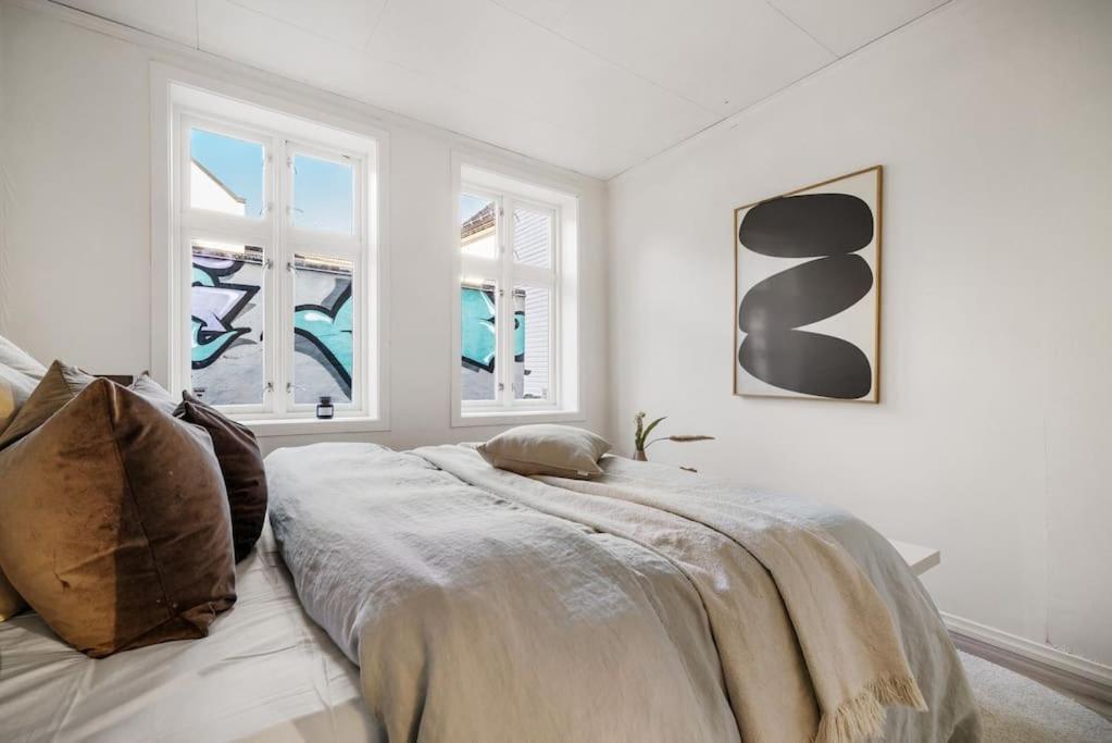 Central Apartment With Balcony, Self-Check In & Private Entrance Bergen Ngoại thất bức ảnh