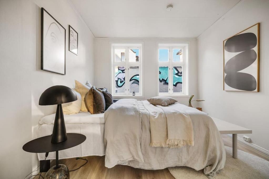 Central Apartment With Balcony, Self-Check In & Private Entrance Bergen Ngoại thất bức ảnh